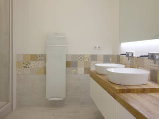 Rénovation complète d'un appartement Haussmannien , Deco-Daix Deco-Daix Salle de bain scandinave Effet bois