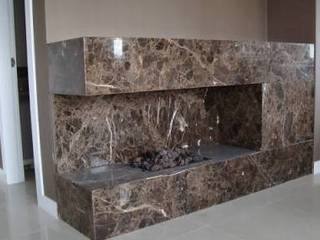 Lareira, Lucio Muller Lucio Muller Modern living room Marble Fireplaces & accessories