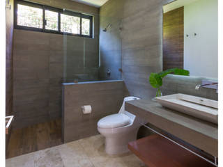 Casa Bosques, Excelencia en Diseño Excelencia en Diseño 現代浴室設計點子、靈感&圖片