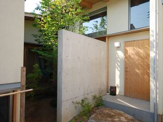 中央の家, 神谷建築スタジオ 神谷建築スタジオ Eclectic style houses