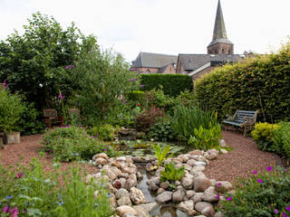 Groene tuin met natuurlijke vijver, Dutch Quality Gardens, Mocking Hoveniers Dutch Quality Gardens, Mocking Hoveniers