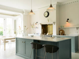 The South Wing Kitchen by deVOL, deVOL Kitchens deVOL Kitchens Klassische Küchen Blau