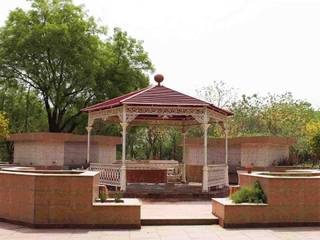 Delhi Cantonment , Karara Mujassme India Karara Mujassme India Classic style garden Metal