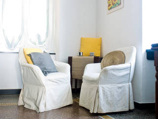 Vacanza a Camogli (GE), sara pedroni home stager sara pedroni home stager Modern Living Room