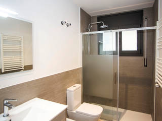 Reforma integral en Castellví de Rosanes, Grupo Inventia Grupo Inventia Modern bathroom Tiles