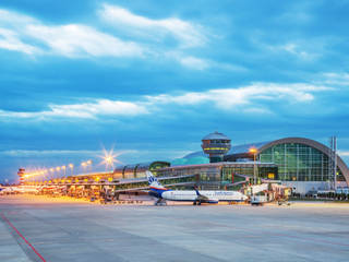 Adnan Menderes Airport International and Domestic Terminal, Hazan Mimarlık Hazan Mimarlık Commercial spaces