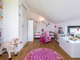 Überzeugend geplant – komfortabel gebaut, KitzlingerHaus GmbH & Co. KG KitzlingerHaus GmbH & Co. KG Girls Bedroom White
