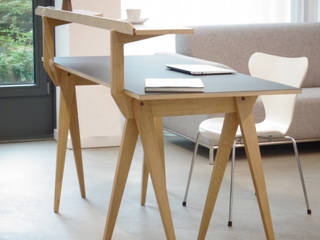 'The Walking Desk' Tischbock: Der Schreibtisch mit der zweiten Ebene, Pragmatic Design® by studio michael hilgers Pragmatic Design® by studio michael hilgers Estudios y despachos de estilo minimalista