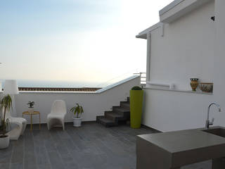 Casa LW-AGRIGENTO, Sergio Guastella STUDIO97 Sergio Guastella STUDIO97 Balcones y terrazas de estilo moderno
