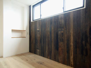 寺町の家, 石井井上建築事務所 石井井上建築事務所 Industrial style bedroom Wood Wood effect