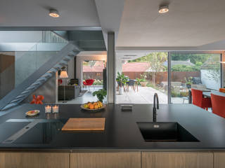 Patio House, Bloot Architecture Bloot Architecture Kitchen units Wood Wood effect