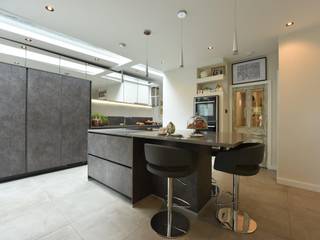 Mr & Mrs Fairhurst, Diane Berry Kitchens Diane Berry Kitchens Built-in kitchens Grey