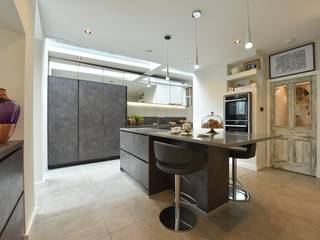 Mr & Mrs Fairhurst, Diane Berry Kitchens Diane Berry Kitchens Built-in kitchens Grey