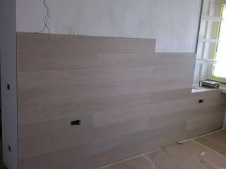 Rivestimento parete con parquet, Soloparquet Srl Soloparquet Srl Moderne Wohnzimmer Holz Holznachbildung