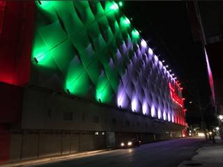 ILUMINACIÓN FACHADAS ESTADIO NEMESIO DIEZ, DESIGNLUX DESIGNLUX Powierzchnie handlowe