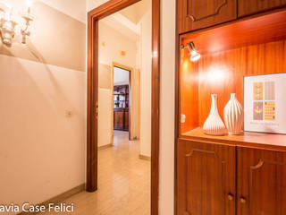 HOME STAGING in zona Talenti – CASA IN VENDITA, Flavia Case Felici Flavia Case Felici クラシカルスタイルの 玄関&廊下&階段