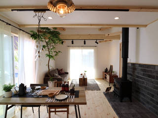 Model House “useful”, 85inc. 85inc. Ruang Makan Gaya Industrial Kayu Wood effect