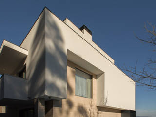 Casa na encosta do Monte Santa Luzia em Viana do Castelo, Valdemar Coutinho Arquitectos Valdemar Coutinho Arquitectos Casas modernas