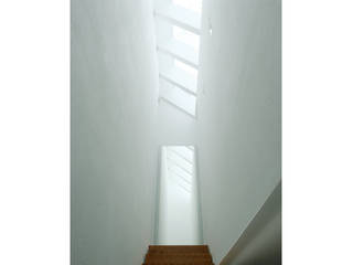 Atelierhaus, Andreas Weber Design Andreas Weber Design Minimalist corridor, hallway & stairs