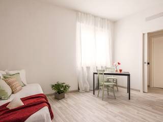 Home staging per vendita di bilocale ristrutturato, Vivere lo Stile Vivere lo Stile Minimalist living room