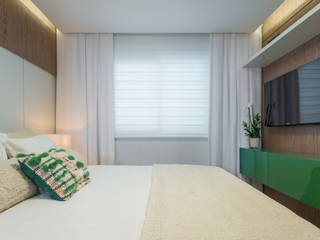 Apartamento CG - Curitiba, Fernanda Miranda Arquitetura Fernanda Miranda Arquitetura Classic style bedroom Wood Wood effect