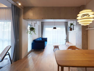 104号室のリノベーション, iwasawa-design (岩澤浩一） iwasawa-design (岩澤浩一） Ruang Keluarga Modern