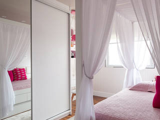 QUARTO DE PRINCESA - CAMA DOSSEL, MC3 ARQUITETURA . PAISAGISMO . INTERIORES MC3 ARQUITETURA . PAISAGISMO . INTERIORES Kamar tidur anak perempuan