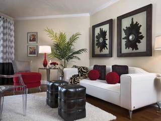 A Classic Leather White Living Room, Spacio Collections Spacio Collections Вітальня Текстильна Білий