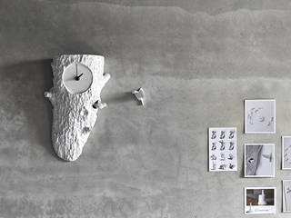 Tree Cuckoo Clock, Spacio Collections Spacio Collections Вітальня Дерево Дерев'яні