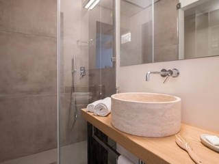 ​Travertine baths and walls for the Relais Luce bed & breakfast in Florence, Pietre di Rapolano Pietre di Rapolano Commercial spaces پتھر Beige