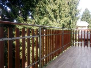 Balaustra per terrazzo in legno di Rovere, ONLYWOOD ONLYWOOD Rustic style balcony, veranda & terrace Solid Wood Multicolored