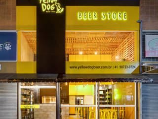 Estúdio Pantarolli Miranda - Arquitetura, Design e Arte Bares y clubs de estilo industrial Derivados de madera Amarillo