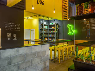 Estúdio Pantarolli Miranda - Arquitetura, Design e Arte Bares y clubs de estilo industrial Concreto Amarillo