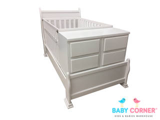 Cama Cunas, Baby Corner Baby Corner モダンデザインの 子供部屋 木 木目調