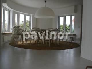 Suelo Microcemento Gris Claro, Pavinor Pavinor Dining room کنکریٹ