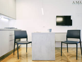 Studio Flat Lupetta, A4MANI - Interior & Architecture A4MANI - Interior & Architecture Вбудовані кухні Інженерне дерево Білий