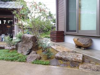 Ｋ邸, 庭咲桜（にわざくら） 庭咲桜（にわざくら） Jardines de estilo ecléctico