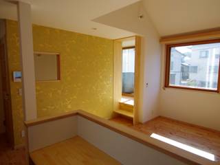 柏ボックス, K+Yアトリエ一級建築士事務所 K+Yアトリエ一級建築士事務所 Scandinavian style dining room Solid Wood Yellow