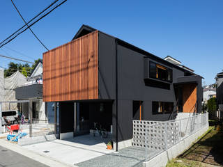 翠香園町の家, 藤森大作建築設計事務所 藤森大作建築設計事務所 モダンな 家 木 黒色