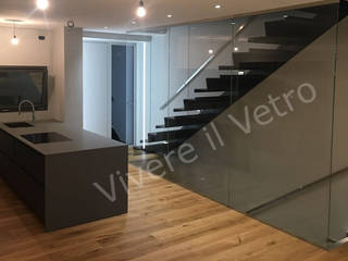 Parete in vetro per scala, Vivere il Vetro Vivere il Vetro industrial style corridor, hallway & stairs Glass