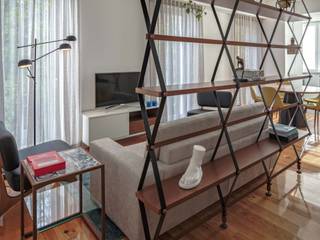 SMALL APARTMENT IN LISBON, Conceitos Itinerantes, Lda Conceitos Itinerantes, Lda Вітальня