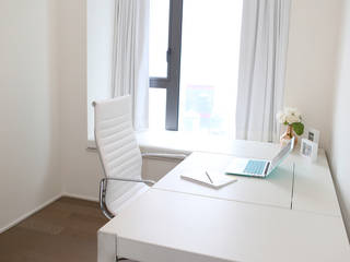 Mid-Levels West, B Squared Design Ltd. B Squared Design Ltd. Modern Study Room and Home Office