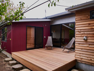 Ichinomiya_house, tai_tai STUDIO tai_tai STUDIO Rustic style living room Iron/Steel Red