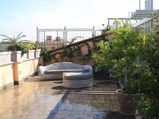 OUTDOOR LIVING PENTHOUSE, A3PAESAGGIO A3PAESAGGIO 地中海デザインの テラス