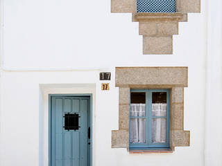 Una vieja casa de 1 siglo se convirtió en un hogar de 2 pisos con un jardín de 100 m2, Nice home barcelona Nice home barcelona Mediterranean style houses