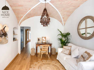 Una vieja casa de 1 siglo se convirtió en un hogar de 2 pisos con un jardín de 100 m2, Nice home barcelona Nice home barcelona Living room