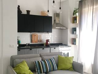 Mini appartamento in grigio, Home Lifting Home Lifting Scandinavian style living room