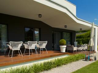 Privathaushalt15, Homola furniture s.r.o Homola furniture s.r.o Country style balcony, veranda & terrace