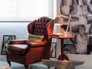 Área de Leitura em Sala de Estar integrada Moderna Contemporânea: Salas de estar  por Decoradoria