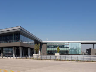 Centro logístico Kaufmann Altos de Lampa, Bschneider Arquitectos e Ingenieros Bschneider Arquitectos e Ingenieros Ruang Komersial